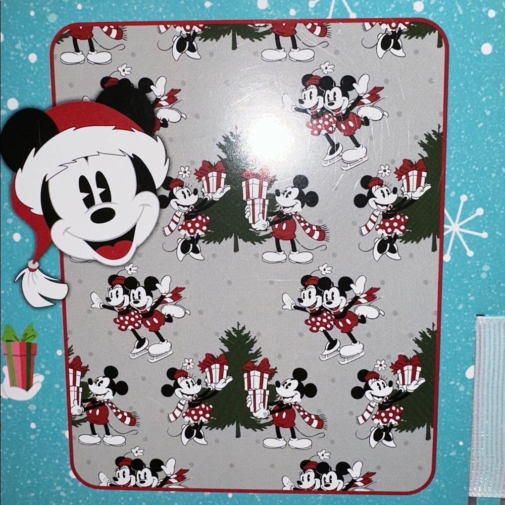 Disney Festive Children’s Mickey and Minnie Gray Blanket Set. - Picture 9 of 11